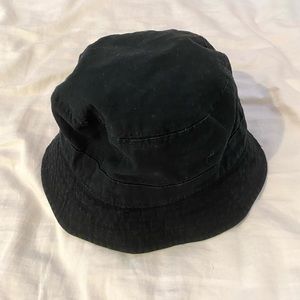 urban outfitters black bucket hat
